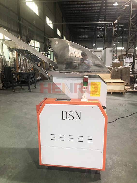 工业原料再生的关键设备：塑料粉碎机